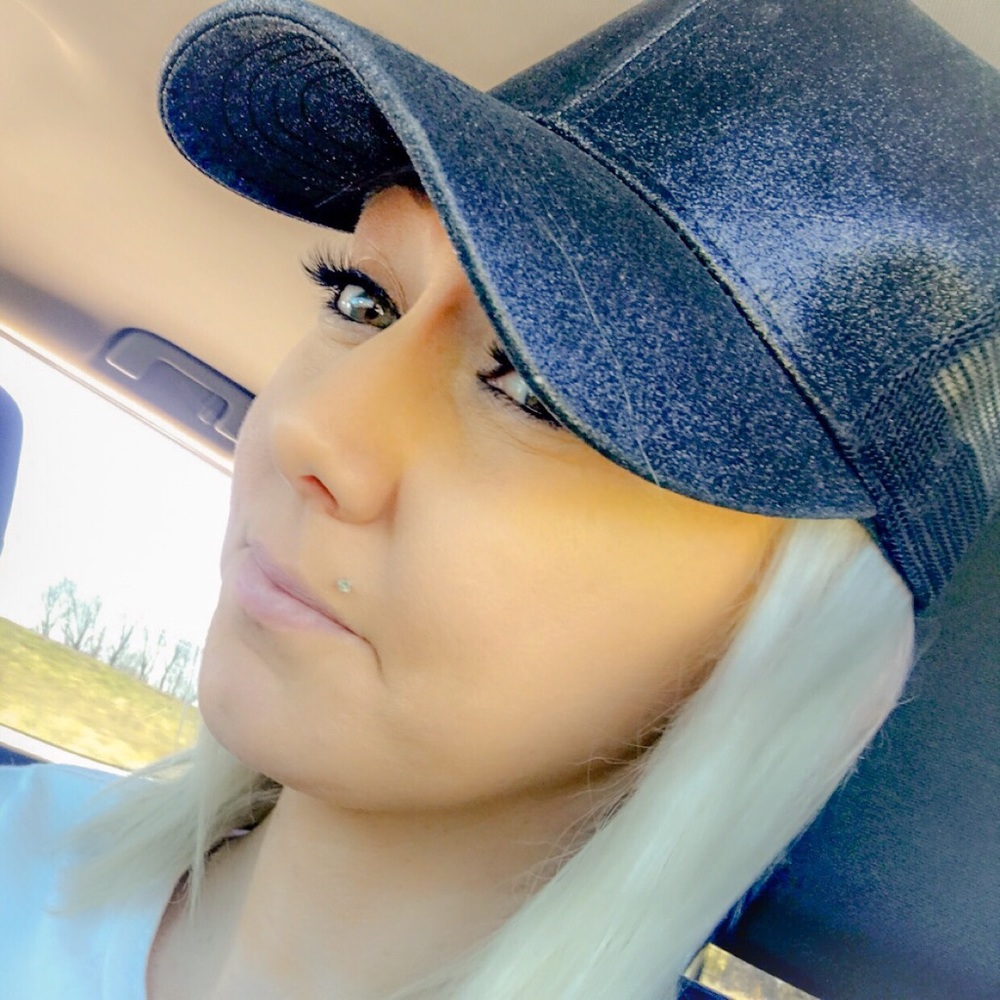 MEET YOUR POSHER! 💜